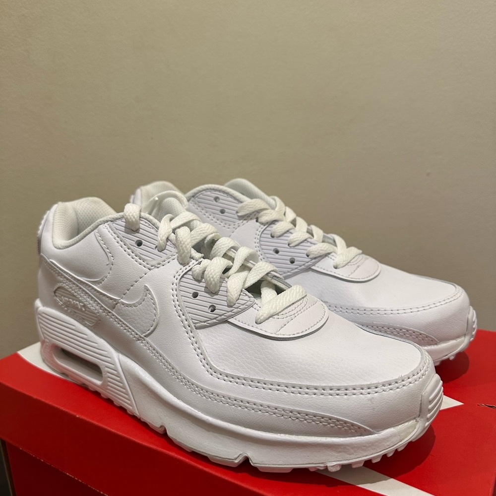 NIB Nike Air Max 90 LTR CD6864 100 White Metallic Silver Sz GS 6.5Y==~Wm 8 - Picture 3 of 8